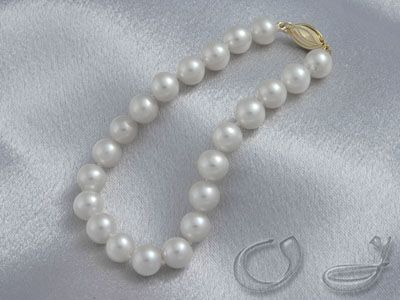 White 6.0mm AAA Cultured Pearl Bracelet 14K Gold Clasp  