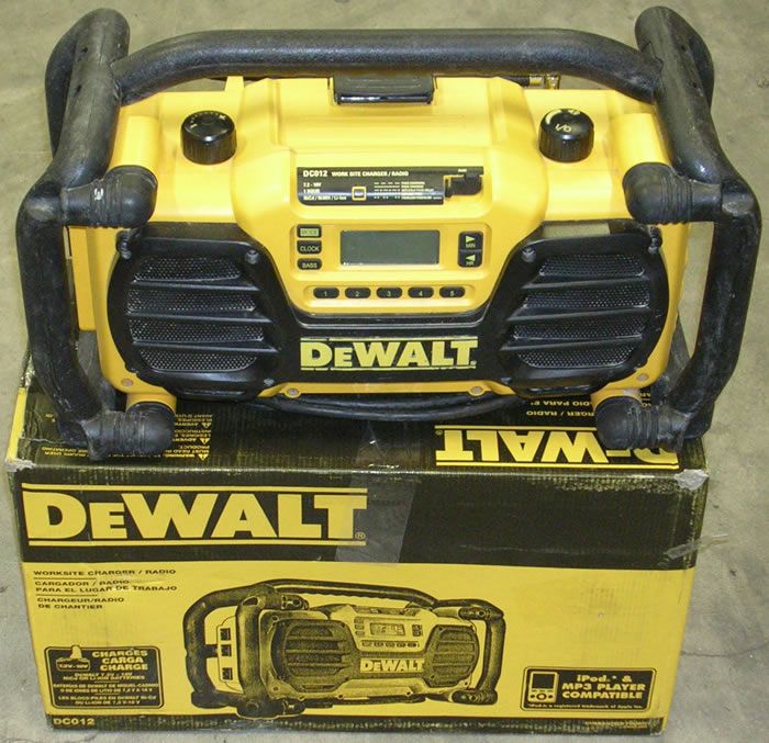 DEWALT WORKSITE RADIO BATTERY CHARGER  DOCK DC012  