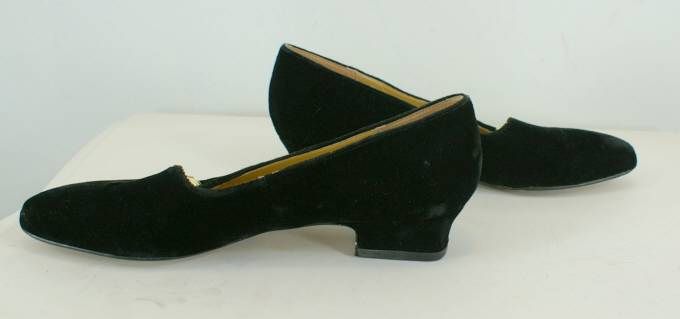 Womens Naturalizer Black Velvet Low Heel Holiday Party Shoes Size 6 1 