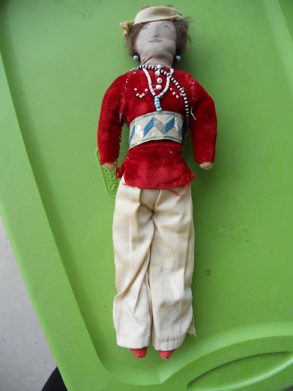   Navaho/Navajo Native American cloth/beads,old tourist doll  