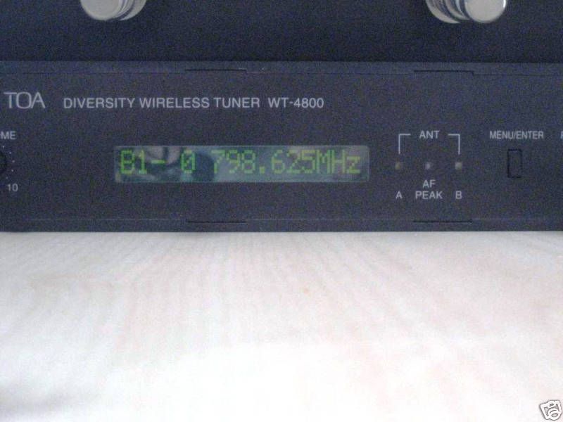 2X TOA DIVERSITY WIRELESS TUNER MODEL WT 4800 w/2 mics  