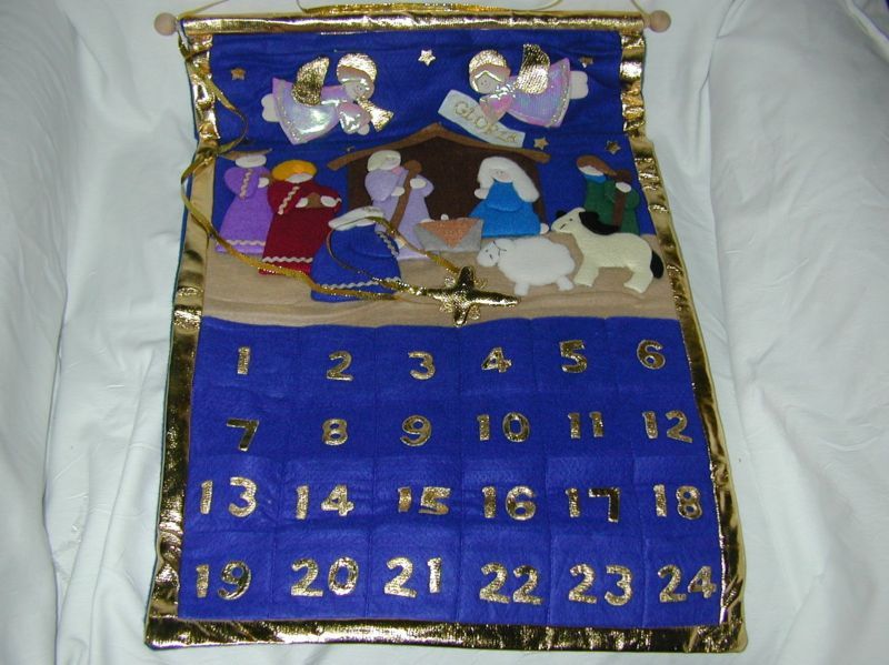 CHRISTMAS BLUE AND GOLD COLOR FELT ADVENT CALDENDAR NEW  