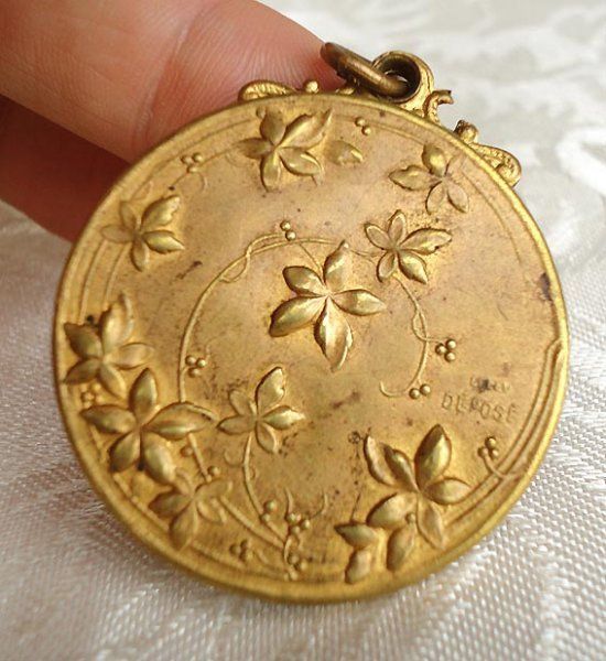 SUPERBE ART NOUVEAU FRENCH YOUNG LADY SLIDE LOCKET.BY LELEU.  