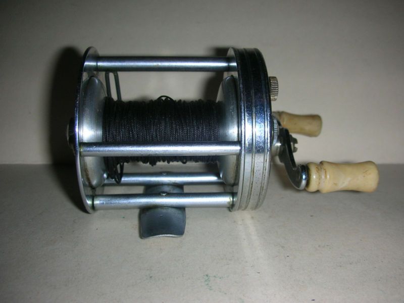 Vintage Pflueger Trump No. 1943 Fishing Reel (B11)  