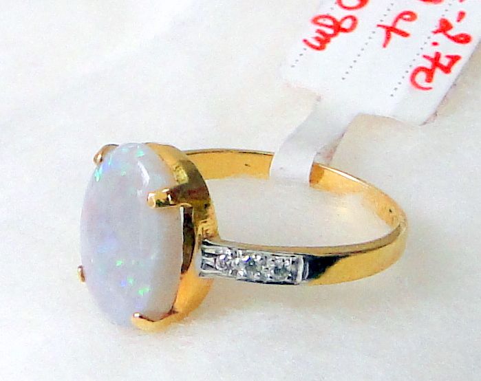 ESTATE VINTAGE DIAMOND OPAL 14 K GOLD RING  