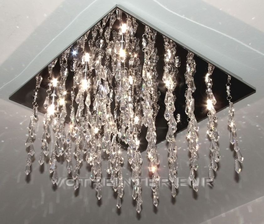 Lustre plafonnier très design est en cristal et métal chromé 