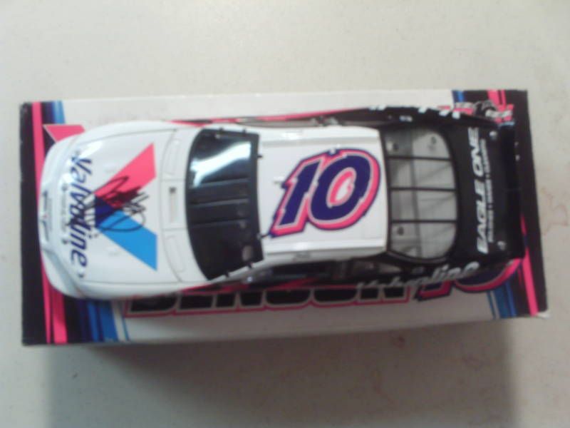   Johnny Benson 10 VALVOLINE 1/24 Action NASCAR diecast ~ SIGNED  