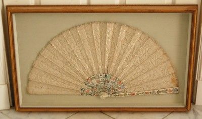 ANTIQUE BOBBIN LACE REGIMENTAL FAN OX BONE STAVES  