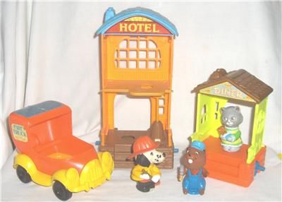 1975 MATTEL HUB BUBS ANIMAL DOLLS PLAY HOUSE FIRE TRUCK  