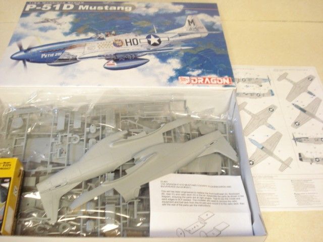   MUSTANG 1/32ND SCALE PLASTIC MODEL AIRPLANE KIT* *exc. cond*  