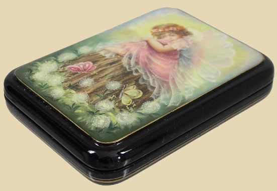 This beautiful Russian lacquer box from the village of Fedoskino 