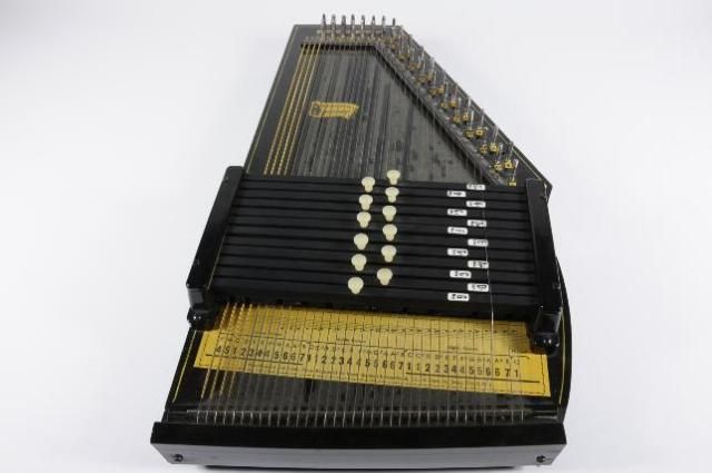 Cased Oscar Schmidt 36 String 12 Cord Autoharp Black Finish  