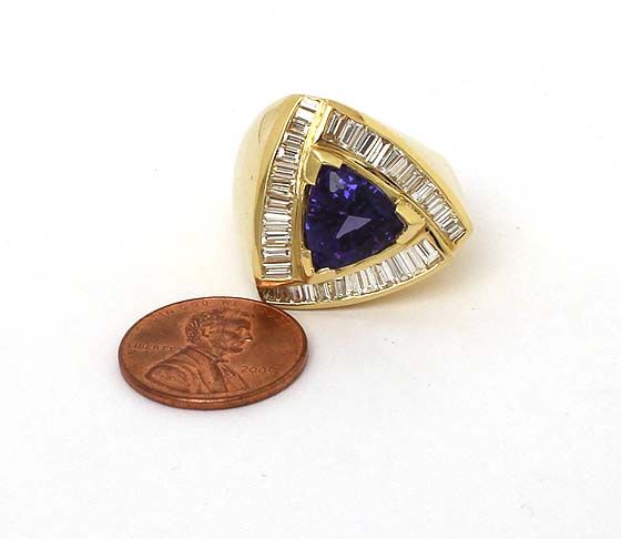 STYLISH 18K GOLD, DIAMONDS & TANZANITE LADIES RING  